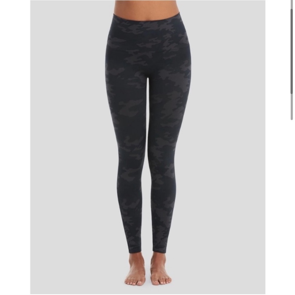 SPANX Look at Me Now Seamless Leggings Camo like new size small